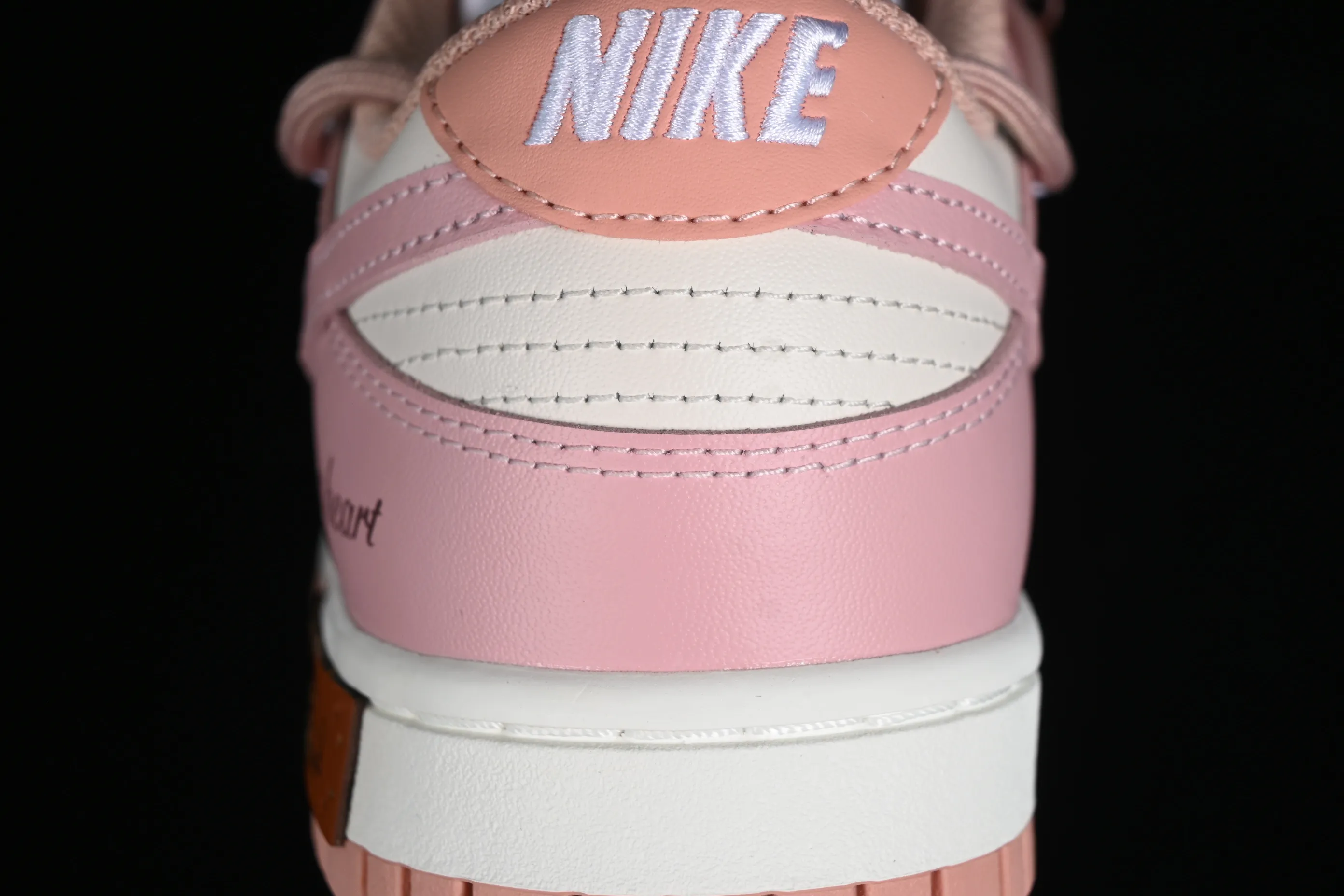 All categories Nk SB Dunk series Nk SB Dunk Low low-top sneakers Nk Dunk Low ESS customized version rose pink retro sweetheart low-top casual sneakers DD1503-118